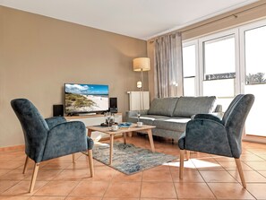 Fernseher, Kamin, Stereoanlage