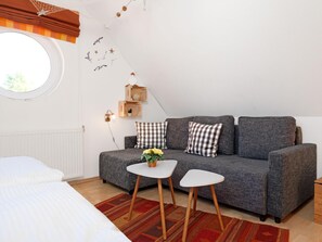 2 bedrooms, iron/ironing board, travel cot, free WiFi