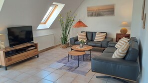 TV, DVD player, books, stereo