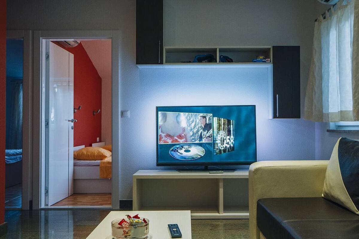 Deluxe Apartment | 1 bedroom, free cribs/infant beds, free WiFi, bed sheets
