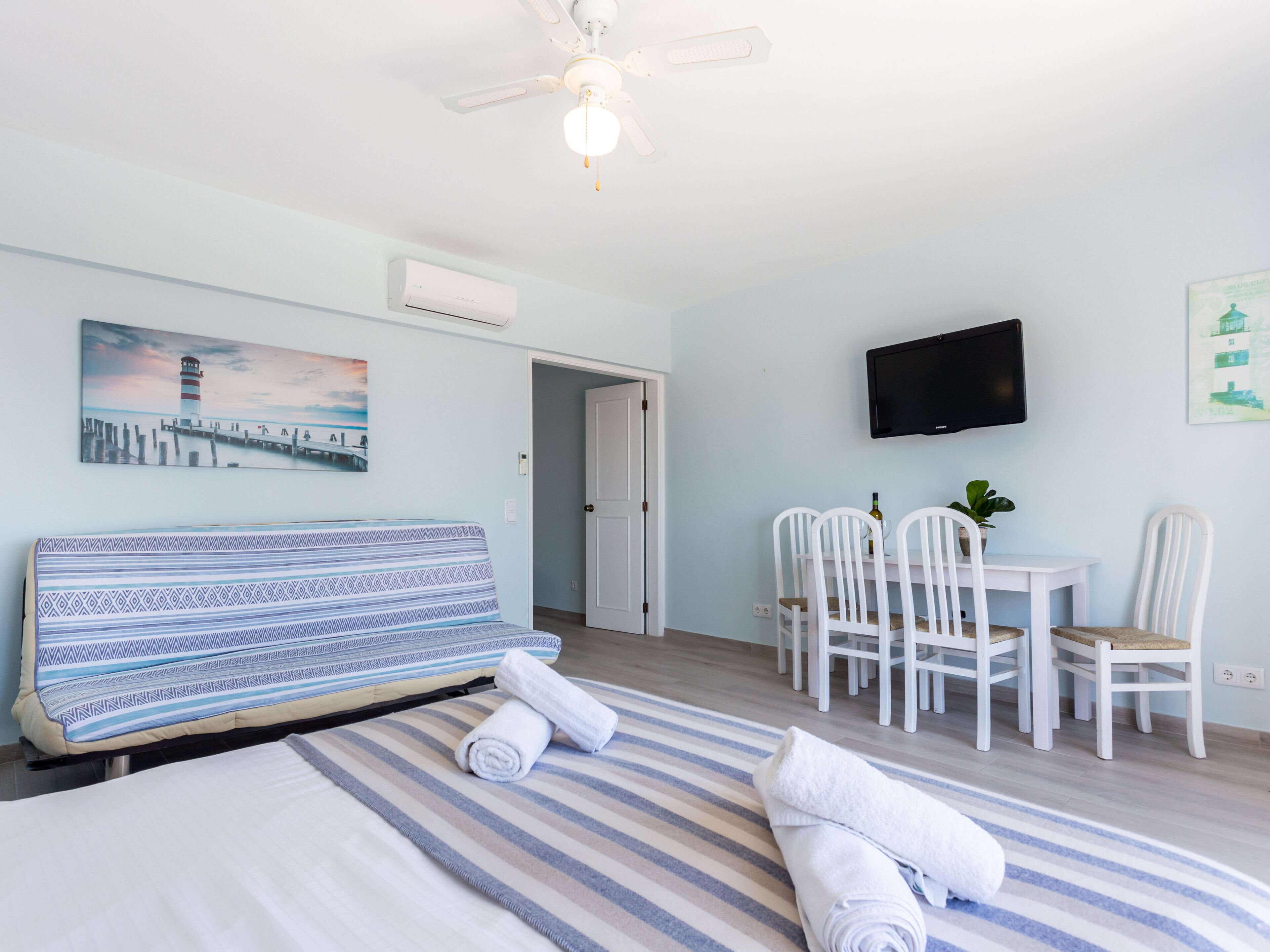 1 habitación, tabla de planchar con plancha, wifi y ropa de cama 