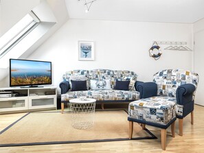 TV, DVD player, stereo - Apt. Sommerwiese - Cozy upper floor apartment in Weitendorf. (Insel Poel / OT Weitendorf)
