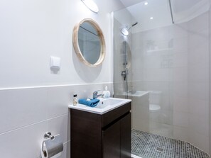 Shower, towels