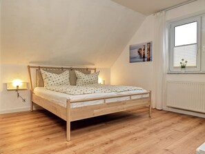 1 Schlafzimmer, Schreibtisch, Reisekinderbett, kostenloses WLAN