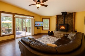 Smart TV, fireplace
