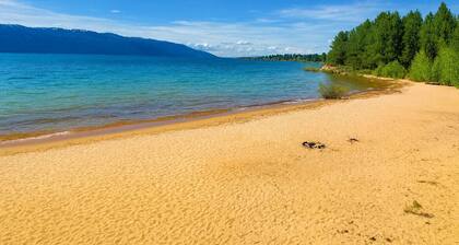 Cozy Cascade Cabin, Short Walk to the Lake!
