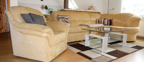 TV, DVD player, books, stereo