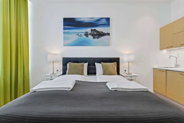 1 bedroom, WiFi, bed sheets - Iceland Comfort Apartments Double studio with view (Kópavogur)