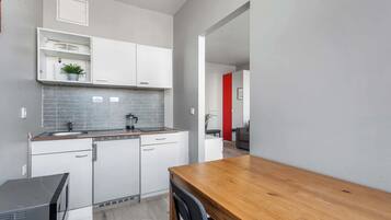 Fridge, microwave, stovetop, coffee/tea maker