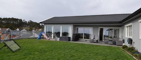 House, 5 Bedrooms | Terrace/patio