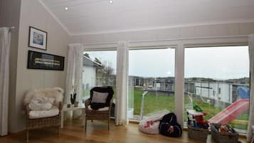 House, 5 Bedrooms | Living area | Flat-screen TV