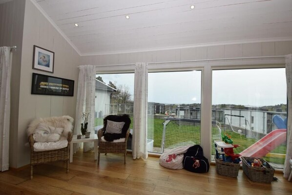 Maison, 5 chambres | Coin séjour