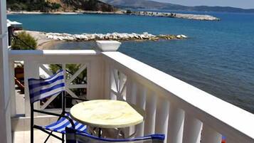 Quarto casal ou duplo, vista para a piscina | Vista da sacada