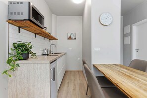 Fridge, microwave, stovetop, coffee/tea maker