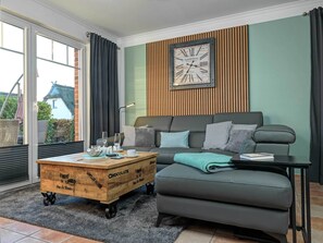 Tv, pejs, dvd-afspiller, bøger