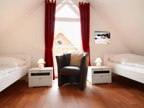 4 bedrooms, desk, free WiFi