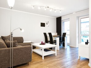 Télévision, livres, chaîne hi-fi