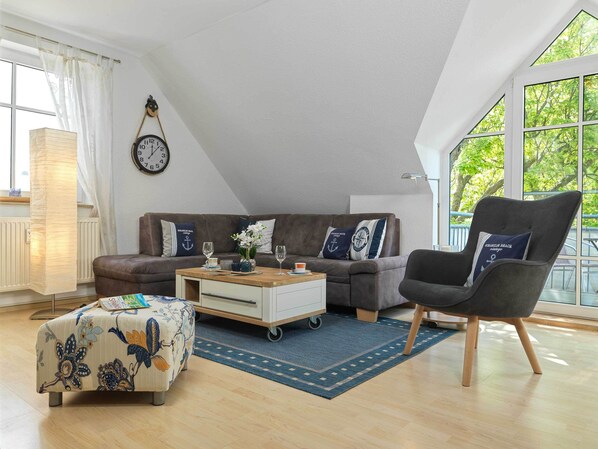 Tv, dvd-spelare, böcker och en stereo