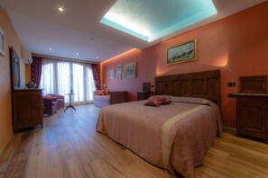 Suite studio Junior | Décor unique, ameublement unique, système d’insonorisation