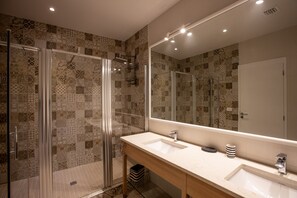 Bathroom - Blue Marine Penthouse (Lowlands)