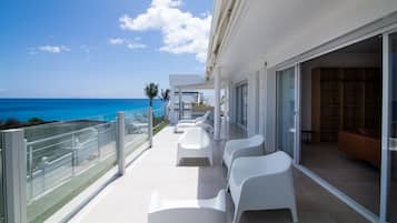 Condo panorámico, 3 habitaciones | Vista a la playa o el mar
