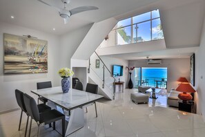 Appartamento Luxury, 3 camere da letto | Area soggiorno | TV