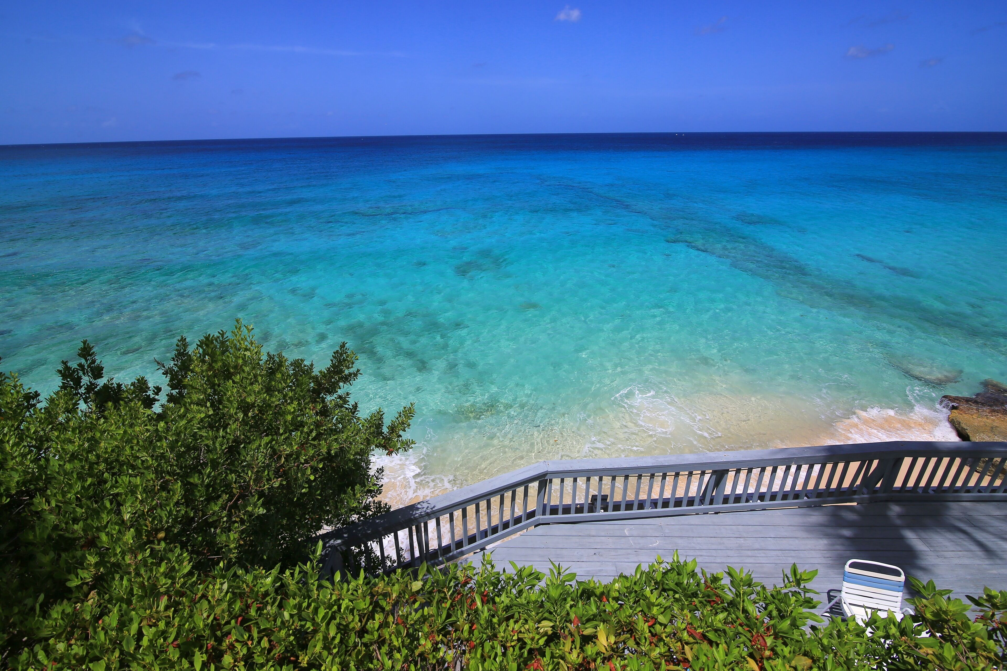 På stranden og hvit sand