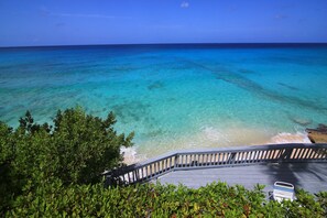 Sulla spiaggia, sabbia bianca