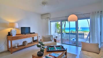 Elite Condo | Living area | TV