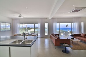 Panoramic Condo, 3 Bedrooms | Private kitchen