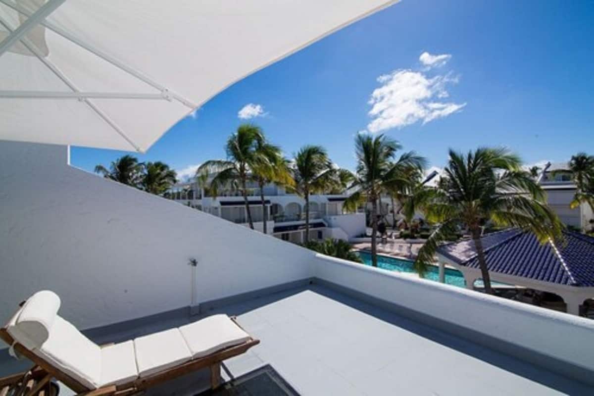 Classic Condo | Terrace/patio
