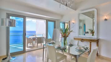 Deluxe Condo | Living area