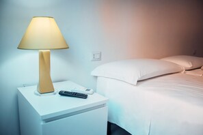 Deluxe Double or Twin Room (Palinuro) | Desk, soundproofing, free WiFi, bed sheets - Affittacamere Torresi 2 (Ancona)