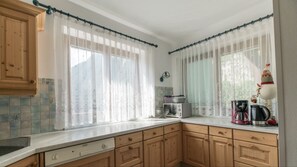 Deluxe Apartment (excl. cleaning fee EUR 100) | Private kitchen - Pension Trojerhof (Heiligenblut)