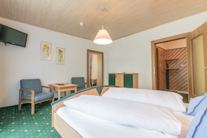 1 bedroom, hypo-allergenic bedding, desk, laptop workspace