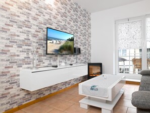 TV, fireplace, stereo