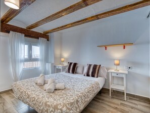 2 slaapkamers, een strijkplank/strijkijzer, internet, beddengoed