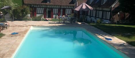 Piscina all'aperto, una piscina riscaldata