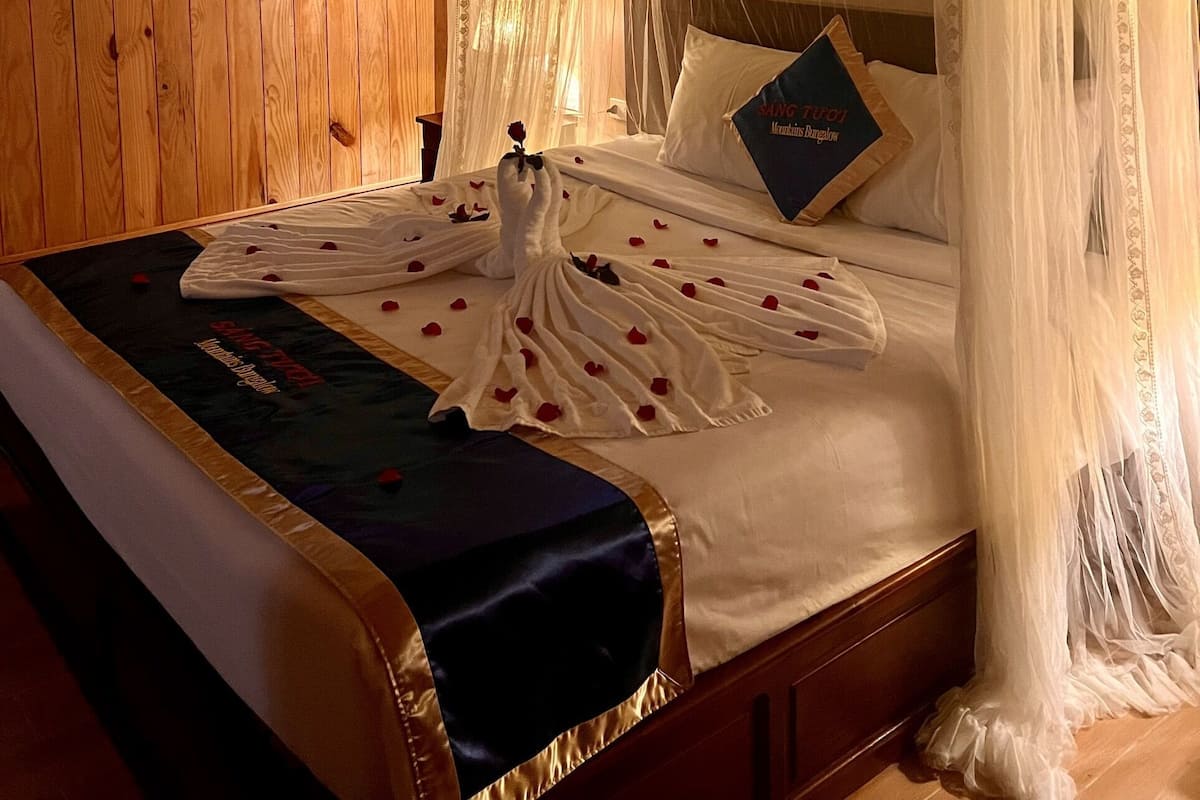 Bungalow Pool View | Bộ đồ giường cao cấp, nệm cao su hoạt tính (memory foam), minibar 