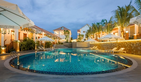 Front of property - evening/night