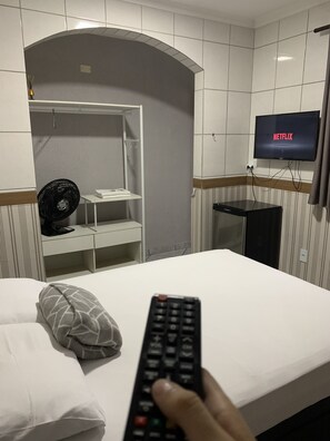 Ropa de cama hipoalergénica, decoración personalizada y escritorio