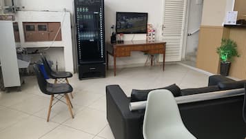 Basic Twin Room | Living area