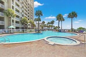 Outdoor spa tub - Grand Panama Beach Resort - PET Friendly by Panhandle Getaways (Panama City Beach)