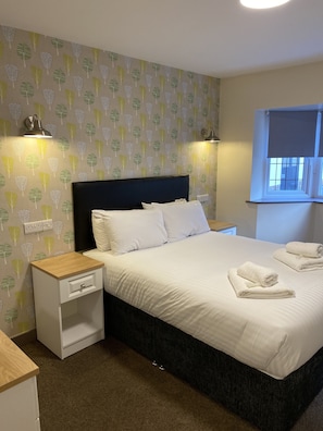 Chambre double | Literie de qualité, accÚs au Wi-Fi (inclus), literie fournie
