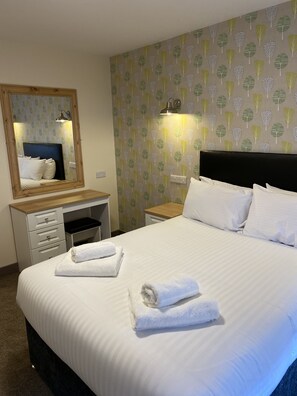 Double Room | Premium bedding, free WiFi, bed sheets - The Bournbrook Inn (Birmingham)