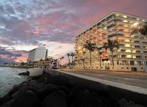 Vista frontal de la propiedad