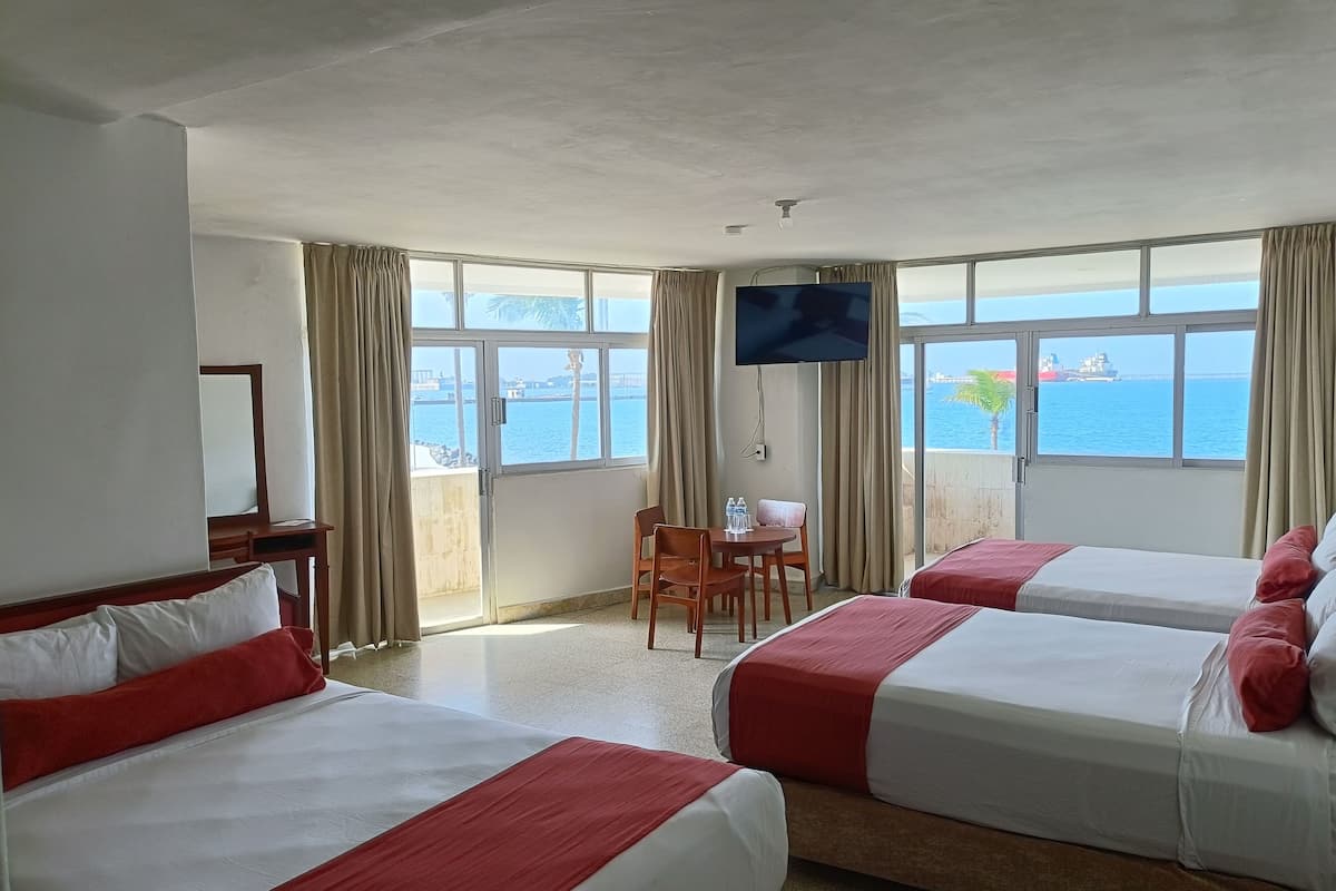 高级三人房, 多张床 | 免费 WiFi、床单