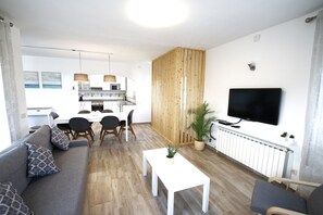 Televisión y chimenea 