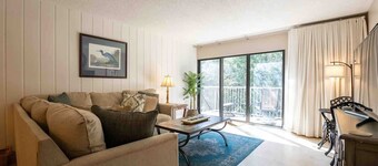 2122 Beachwood Villa