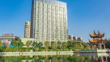 المنشأة من الخارج